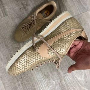 Nike Cortez gold